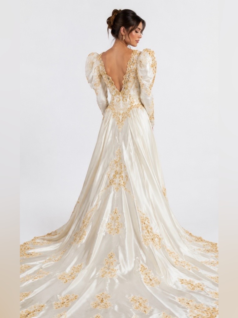 Vintage 1996 Demetrios Wedding Gown - Style 1561 Puffy Sleeve Ball Gown Size 14